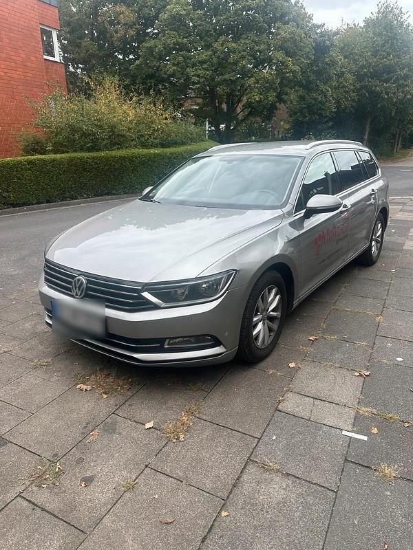 Grau Gebraucht 2017 VW Passat Kombi | 8.200 € (Superpreis) - Bild 1/4