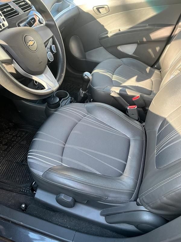 Usado Chevrolet Spark LT 50 CV (36 kW) 2014 Gris Utilitario