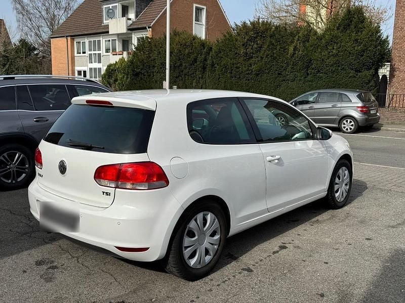 Gebraucht VW Golf VI Team 105 PS (77 kW) 2010 Weiß Kleinwagen