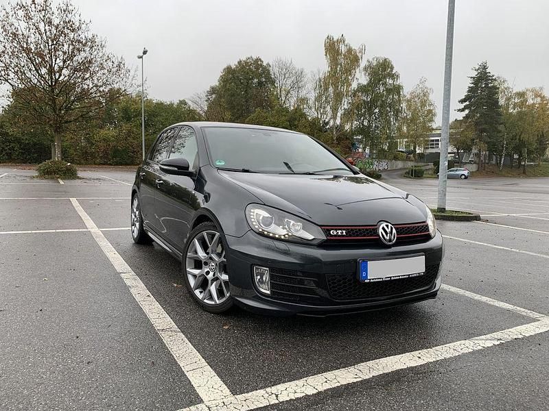 Grau Gebraucht 2011 VW Golf VI Edition Limousine | 8.500 € (Fairer Preis) - Bild 1/4