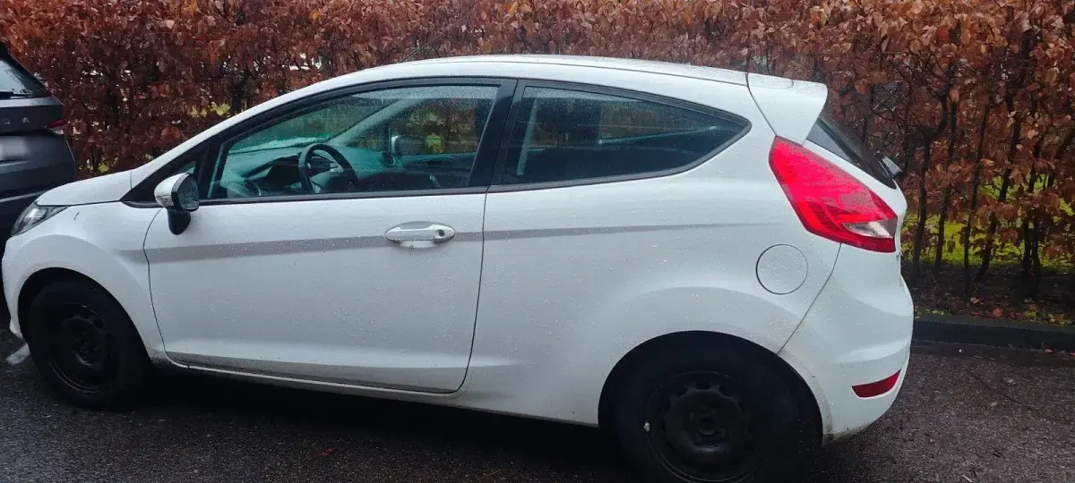 Gebraucht Ford Fiesta 95 PS (69 kW) 2011 Weiß Limousine