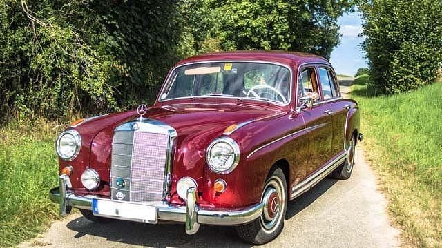 Rot Gebraucht 1959 Mercedes 220 SE Limousine | 29.500 € - Bild 1/4