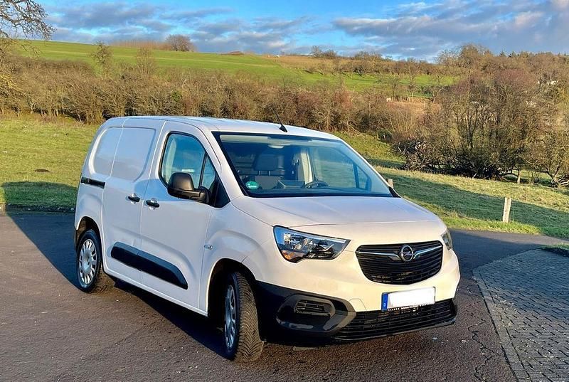 Gebraucht Opel Combo Selection 102 PS (75 kW) 2020 Weiß Van / Kleinbus