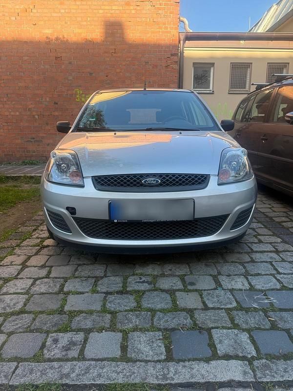 Gebraucht Ford Fiesta 60 PS (44 kW) 2007 Silber Kleinwagen