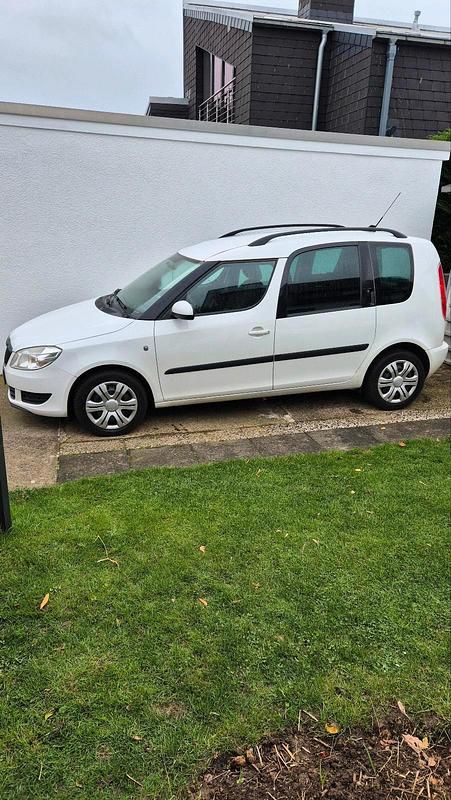Weiß Gebraucht 2010 Skoda Roomster Kombi | 4.000 € (Teuer) - Bild 1/4