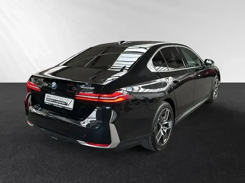 Gebraucht BMW i5 Sport Line 289 kW (394 PS) 2025 Black sapphire metallic Limousine