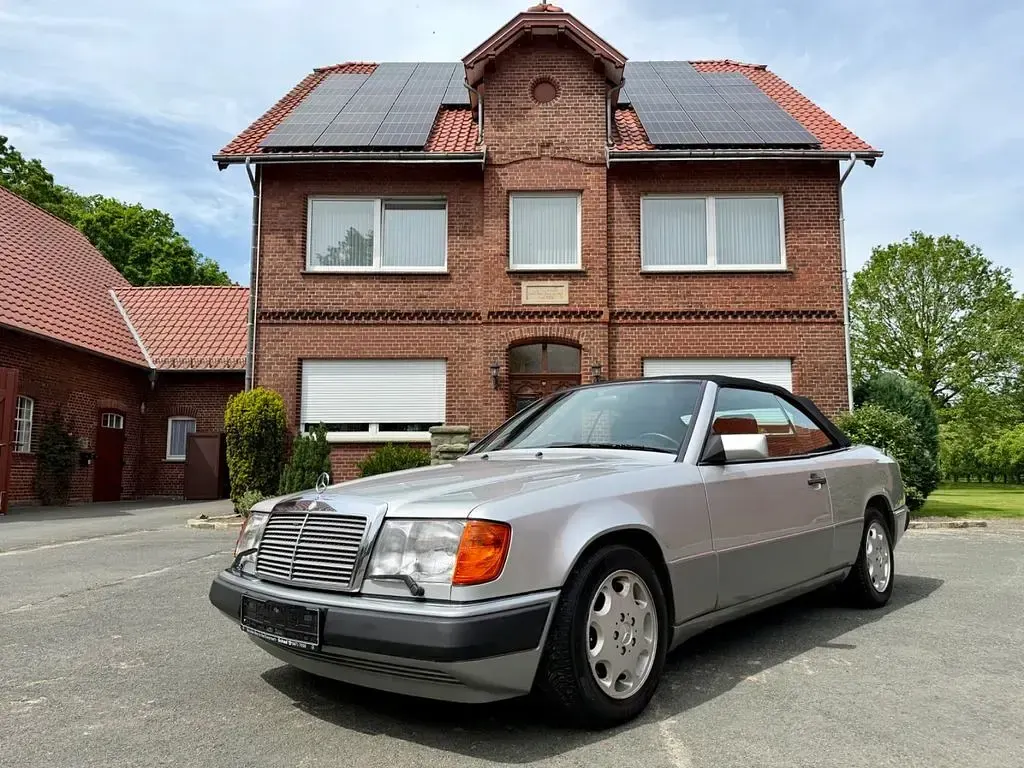 Gebraucht Mercedes 300 220 PS (161 kW) 1993 Silber Cabrio