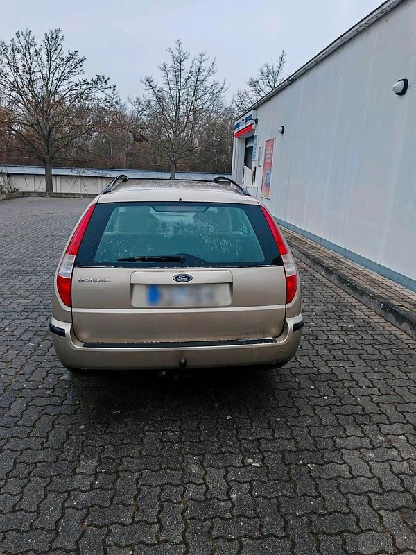 Gebraucht Ford Mondeo 149 PS (109 kW) 2001 Gold Kombi