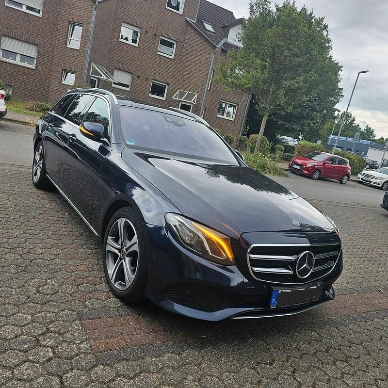 Blau Gebraucht 2019 Mercedes E300 Kombi | 19.500 € (Guter Preis) - Bild 1/4