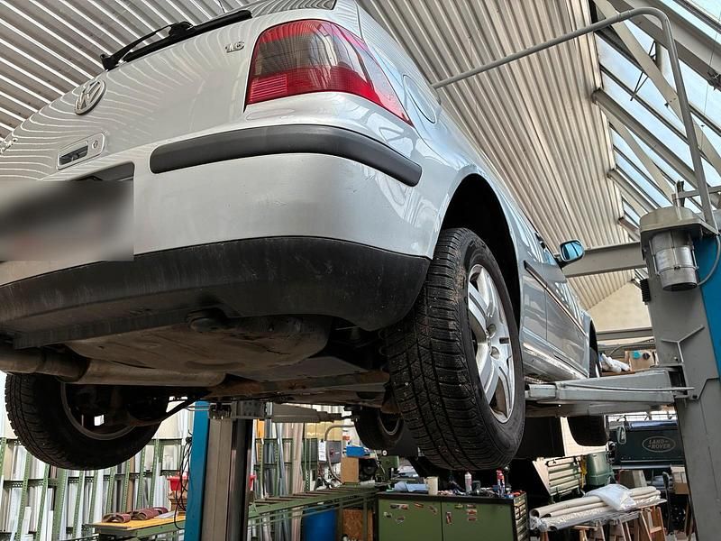 Second-hand VW Golf 105 CP (77 kW) 2001 Argintiu Coupe