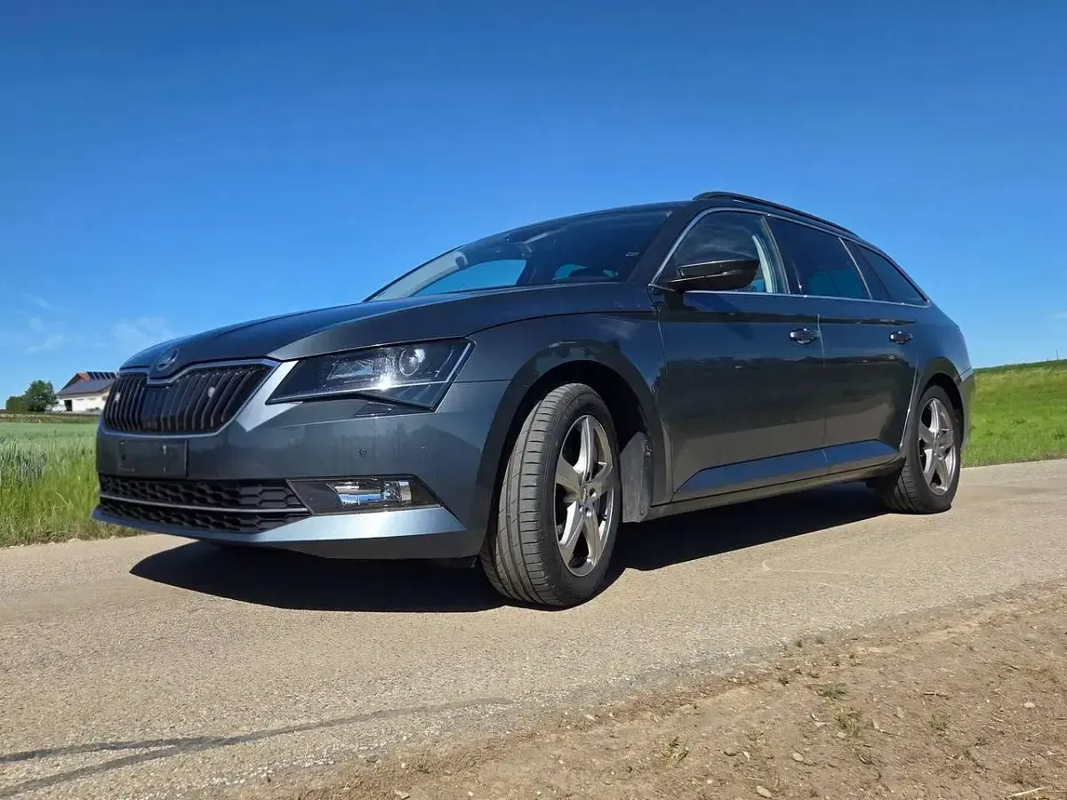 Gebraucht Skoda Superb Ambition 150 PS (110 kW) 2018 Grau Kombi