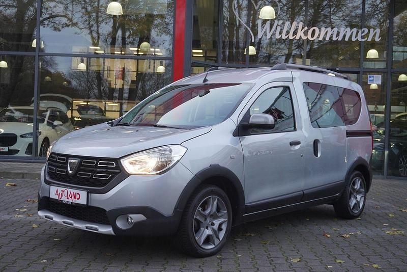 Grau Gebraucht 2019 Dacia Dokker Stepway Van / Kleinbus | 18.990 € (Teuer) - Bild 1/4