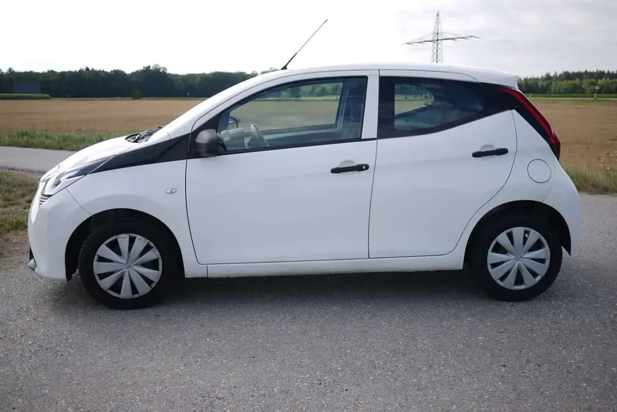 Gebraucht Toyota Aygo 72 PS (52 kW) 2021 Weiß Kleinwagen