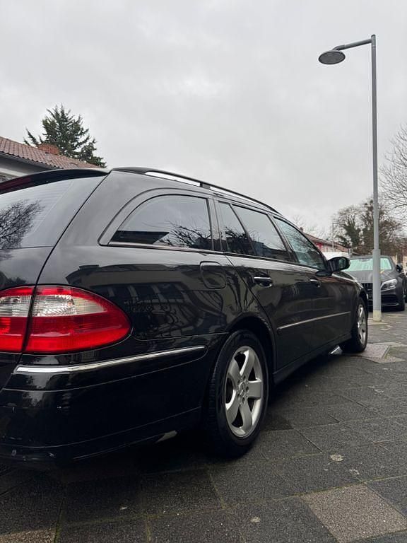 Gebraucht Mercedes E280 Avantgarde 177 PS (130 kW) 2006 Schwarz Limousine