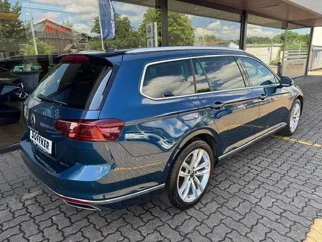 Gebraucht VW Passat Elegance 200 PS (147 kW) 2022 Blau Kombi