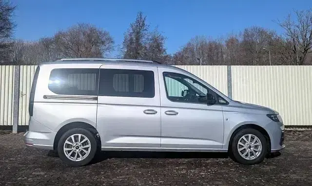 Gebraucht Ford Grand Tourneo Connect Titanium 102 PS (75 kW) 2023 Silber Van / Kleinbus