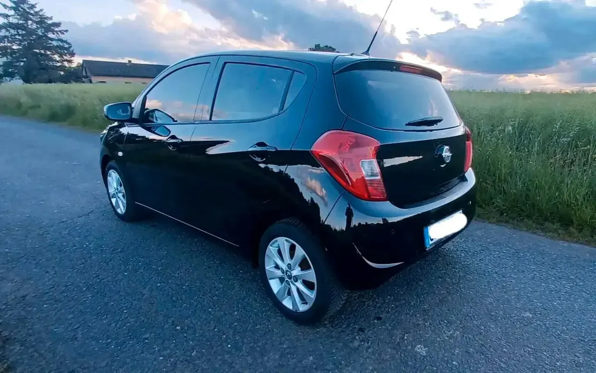 Używany Opel Karl 75 KM (55 kW) 2017 Czarny Hatchback