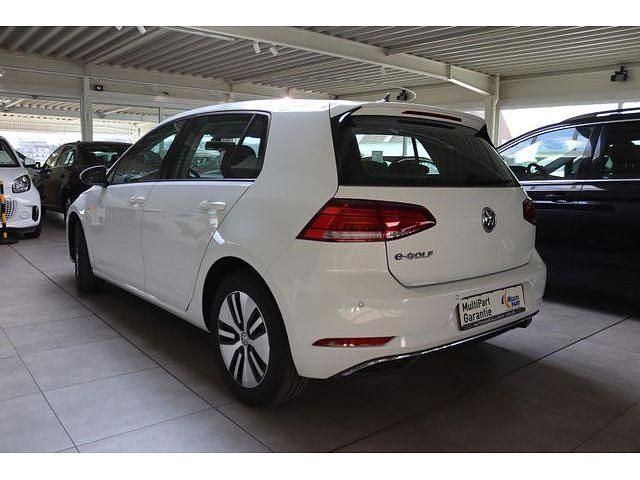 Gebraucht VW Golf 100 kW (136 PS) 2020 Pure white Limousine