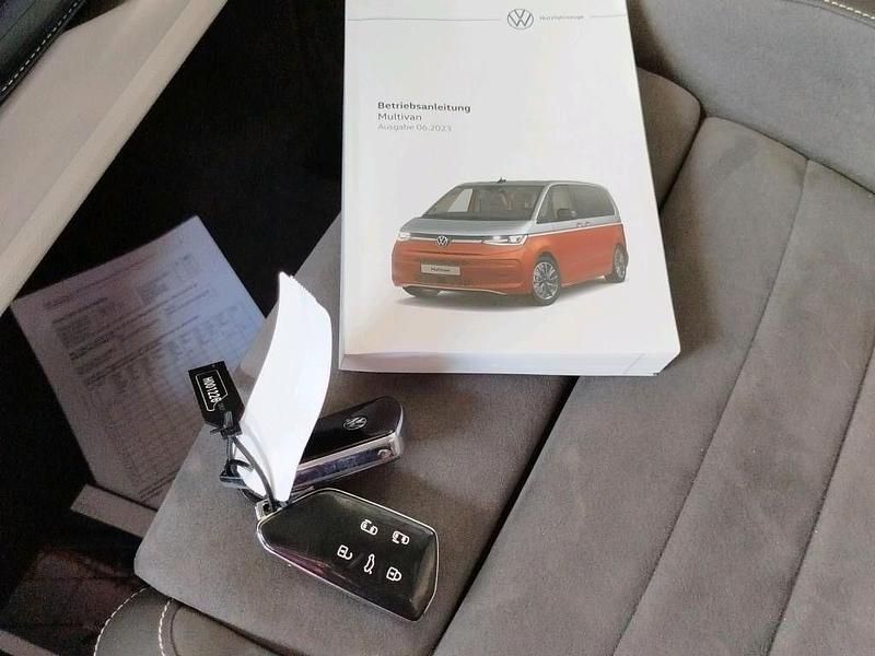 Gebraucht VW Multivan Style 204 PS (150 kW) 2023 Candyweiß Van