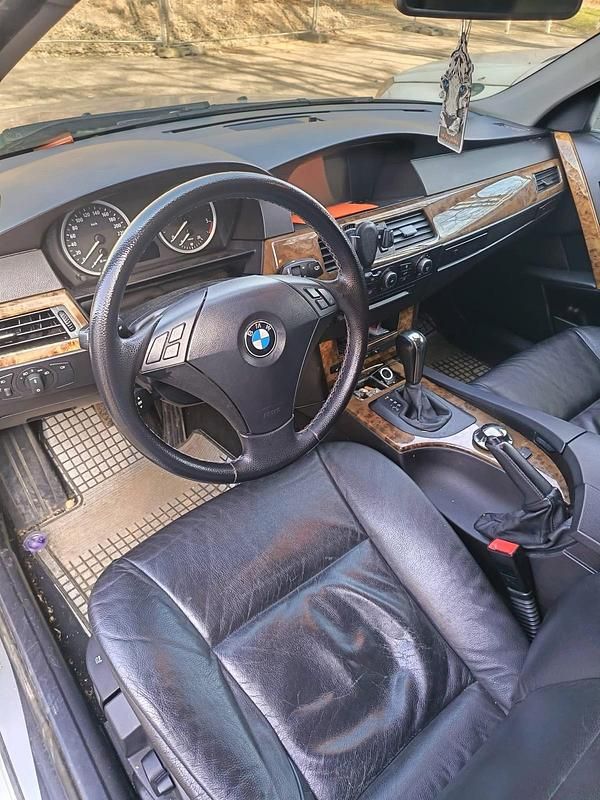 Gebraucht BMW 525 177 PS (130 kW) 2005 Grau Limousine