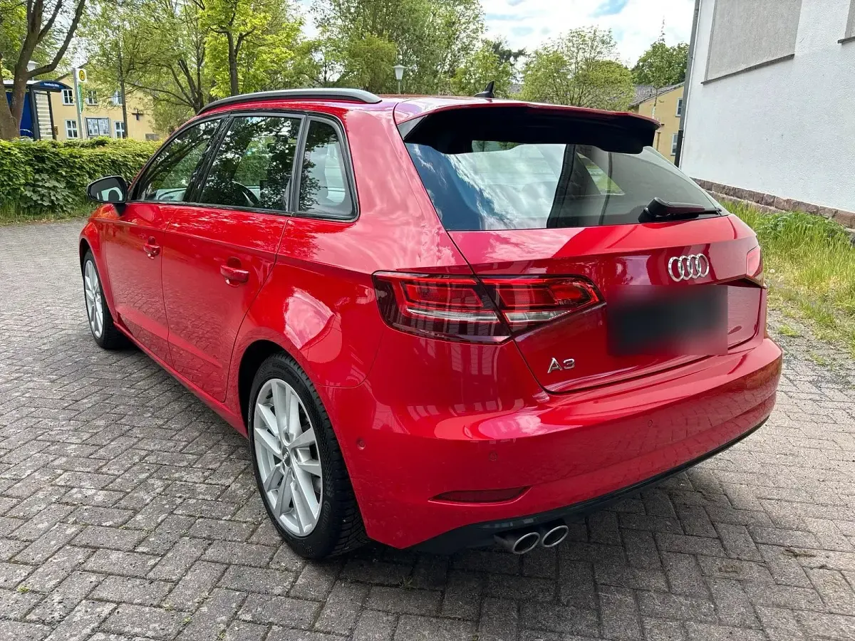 Gebraucht Audi A3 150 PS (110 kW) 2020 Rot Limousine