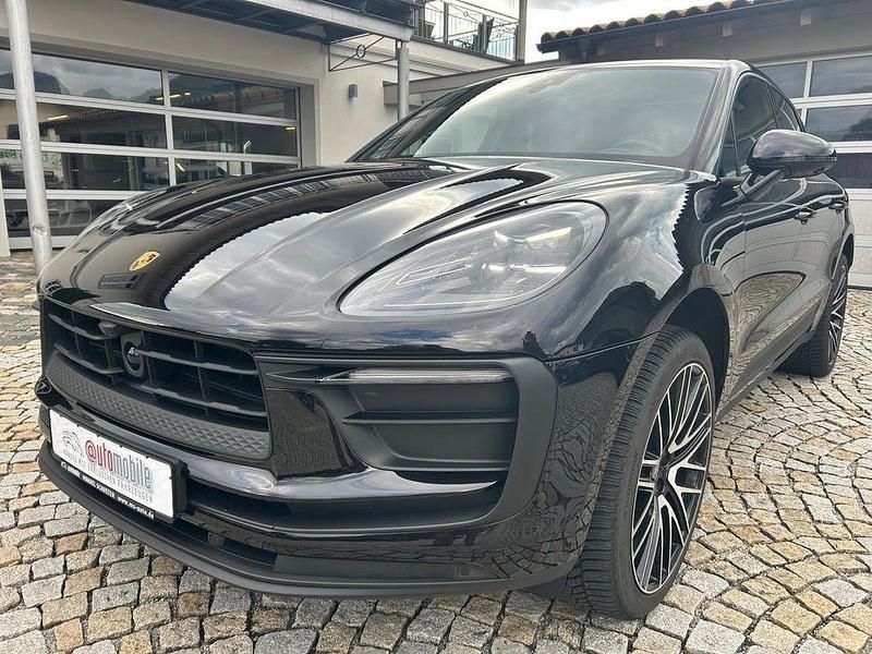 Deep black Gebraucht 2023 Porsche Macan SUV | 68.950 € (Guter Preis) - Bild 1/4