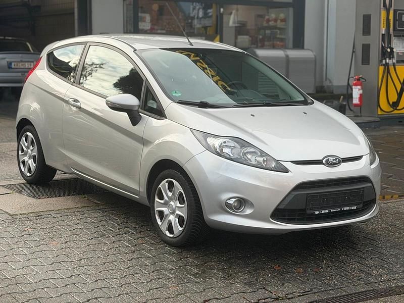 Gebraucht Ford Fiesta 60 PS (44 kW) 2011 Silber Kleinwagen