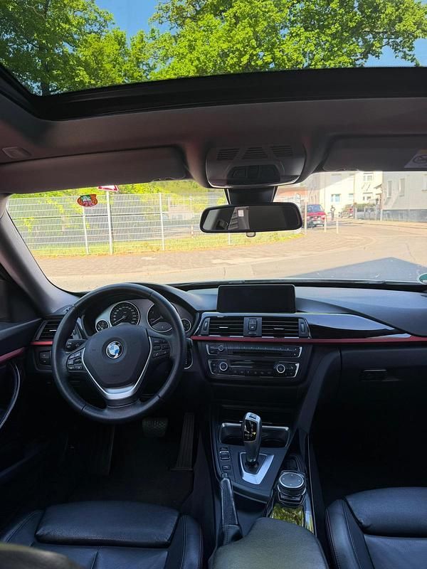 Second-hand BMW 330 258 CP (189 kW) 2015 Alb Berlinǎ