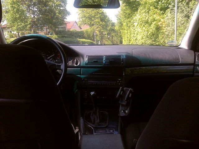 Gebraucht BMW 520 136 PS (100 kW) 2000 Schwarz metallic Kombi