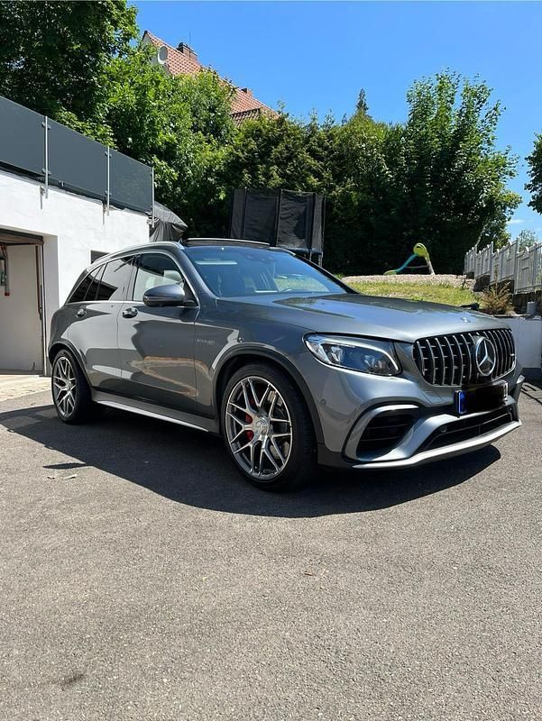 Grau Gebraucht 2019 Mercedes GLC63 AMG AMG SUV | 56.000 € (Guter Preis) - Bild 1/4