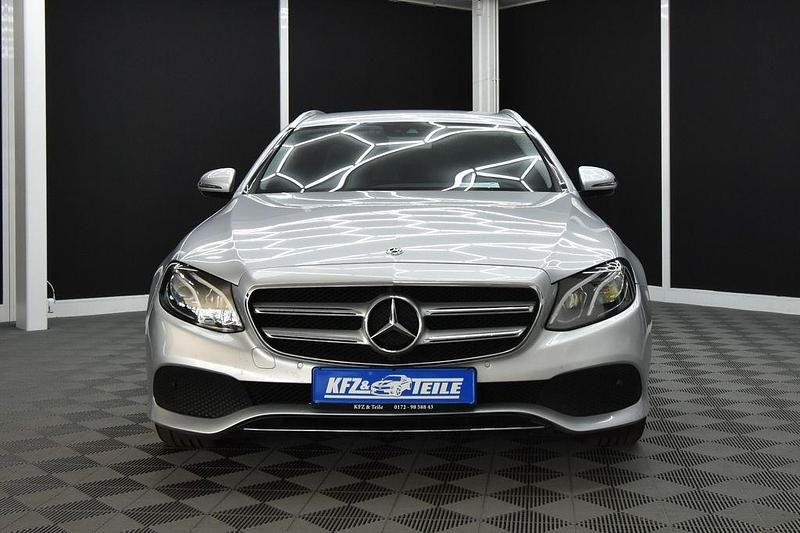 Gebraucht Mercedes E220 194 PS (142 kW) 2018 Silber Limousine