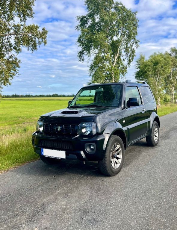 Schwarz Gebraucht 2017 Suzuki Jimny Style SUV | 18.999 € (Fairer Preis) - Bild 1/4