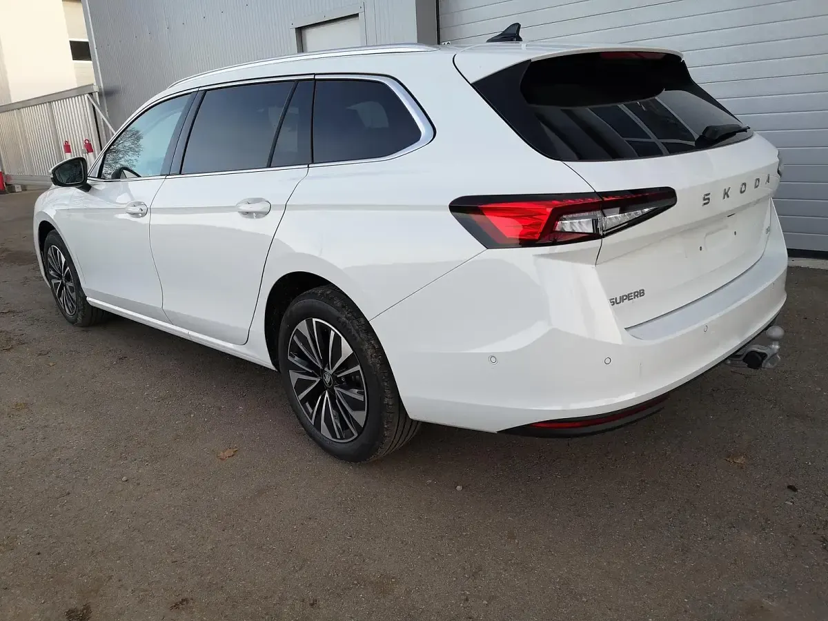 Neu Skoda Superb Selection 220 PS (161 kW) 2025 Purewhite