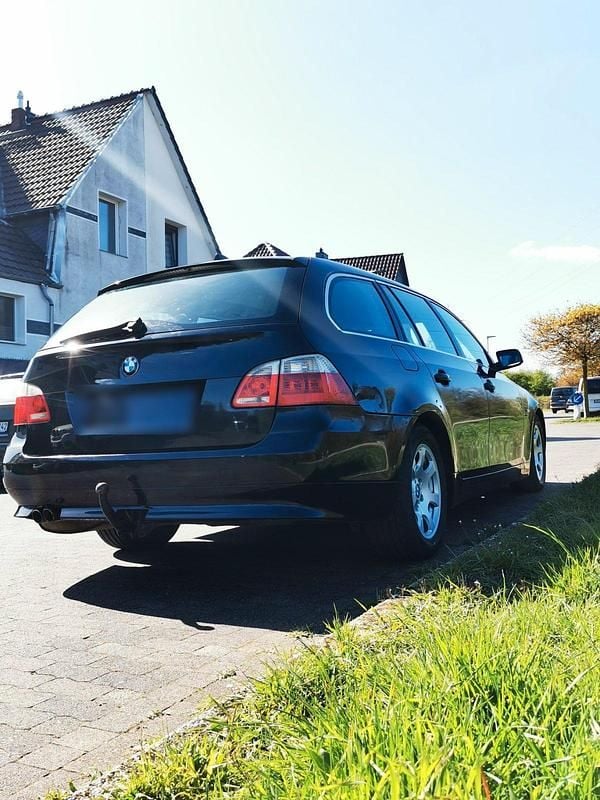 Gebraucht BMW 525 177 PS (130 kW) 2005 Schwarz Kombi
