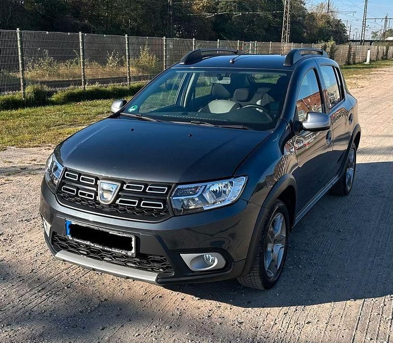 Grau Gebraucht 2017 Dacia Sandero Prestige Kleinwagen | 5.900 € (Guter Preis) - Bild 1/4