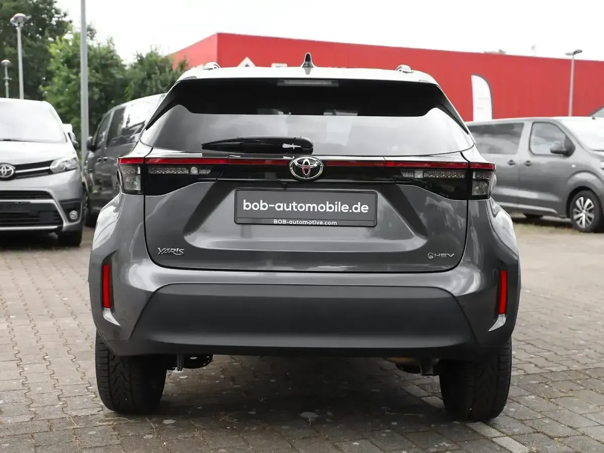 Gebraucht Toyota Yaris Plus 130 PS (95 kW) 2025 Grau Kleinwagen