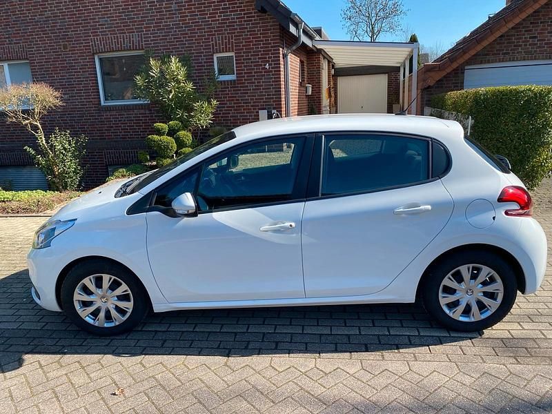 Second-hand Peugeot 208 Active 102 CP (75 kW) 2019 Alb Hatchback