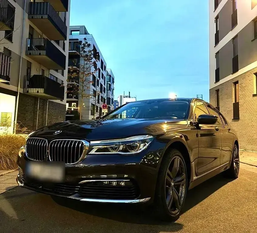 Gebraucht BMW 740 Performance 320 PS (235 kW) 2018 Schwarz Limousine