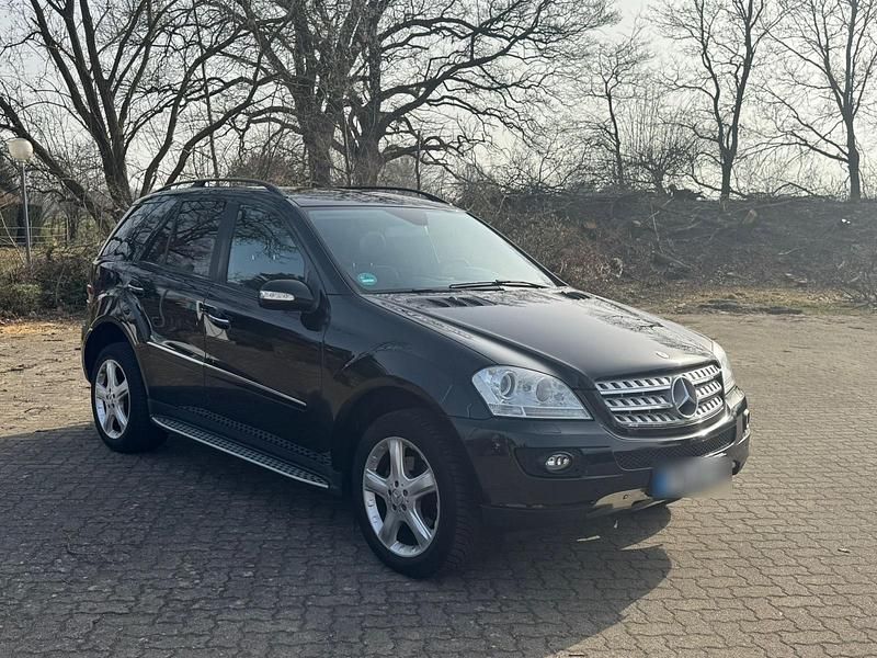 Gebraucht Mercedes ML320 224 PS (164 kW) 2008 Schwarz SUV