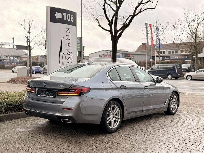 Gebraucht BMW 530e Luxury Line 184 PS (135 kW) 2021 Bluestone metallic Limousine