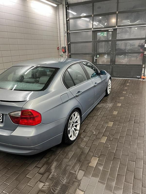 Gebraucht BMW 325 218 PS (160 kW) 2005 Silber Limousine