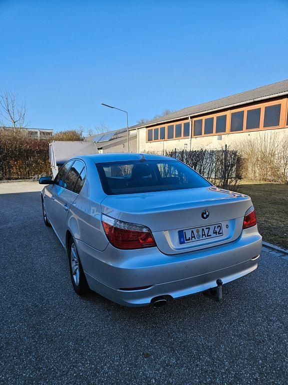Gebraucht BMW 520 177 PS (130 kW) 2008 Silber Limousine