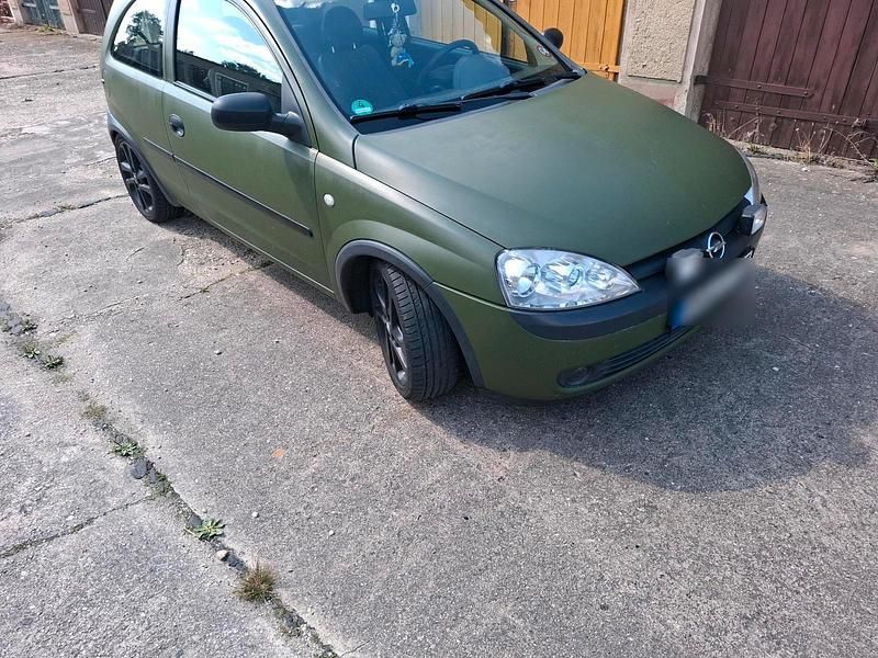 Grün Gebraucht 2005 Opel Corsa Kleinwagen | 2.800 € (Etwas zu teuer) - Bild 1/4