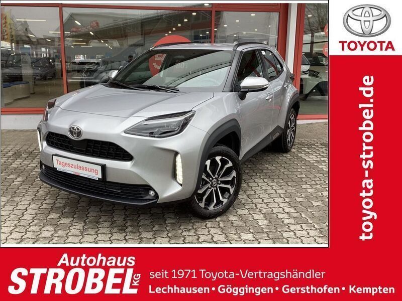 Schimmering silber metallic Neu 2025 Toyota Yaris Cross SUV | 31.980 € - Bild 1/4