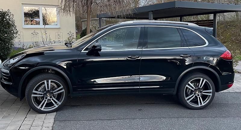 Schwarz Gebraucht 2011 Porsche Cayenne SUV | 24.900 € (Teuer) - Bild 1/4