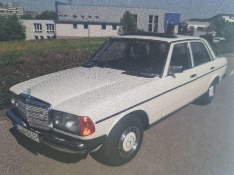 Weiß Gebraucht 1982 Mercedes E230 Limousine | 10.000 € - Bild 1/4