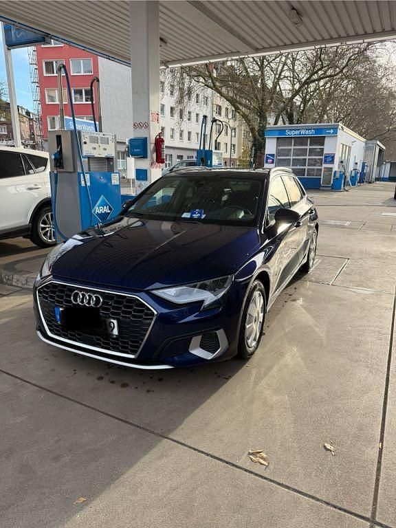 Gebraucht Audi A3 Advanced 116 PS (85 kW) 2023 Blau Limousine