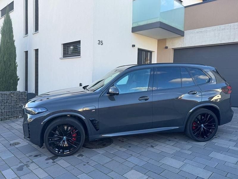 Grau Gebraucht 2023 BMW X5 Sport Line SUV | 84.222 € (Teuer) - Bild 1/4