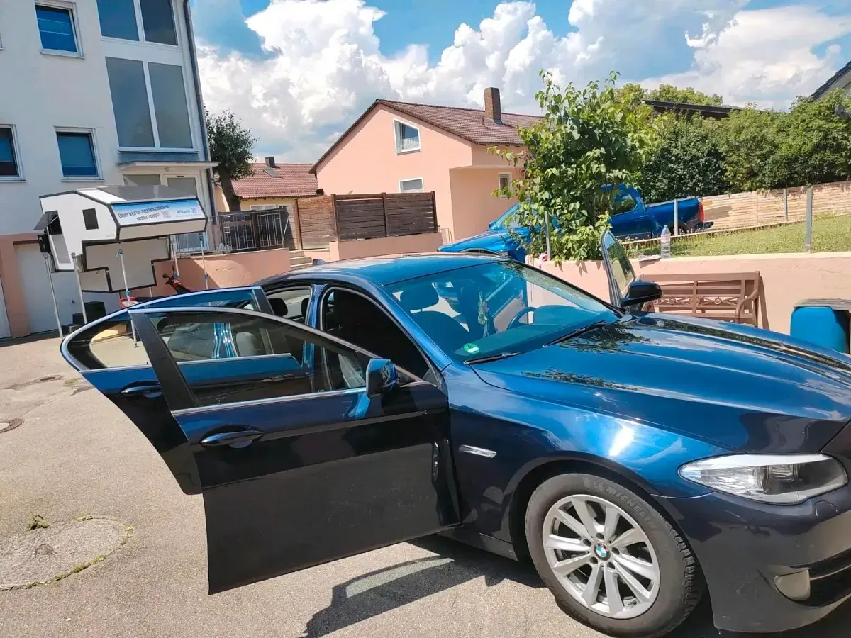 Gebraucht BMW 520 184 PS (135 kW) 2013 Blau Limousine