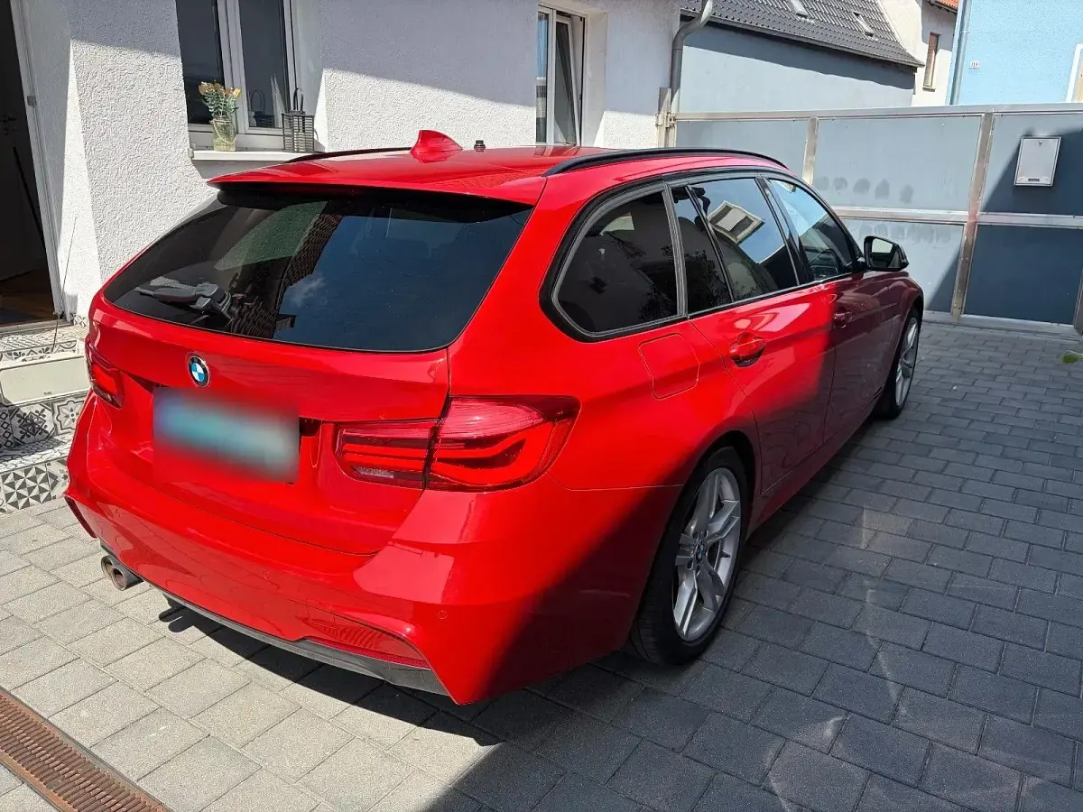 Gebraucht BMW 325 M Sport 224 PS (164 kW) 2017 Rot Kombi